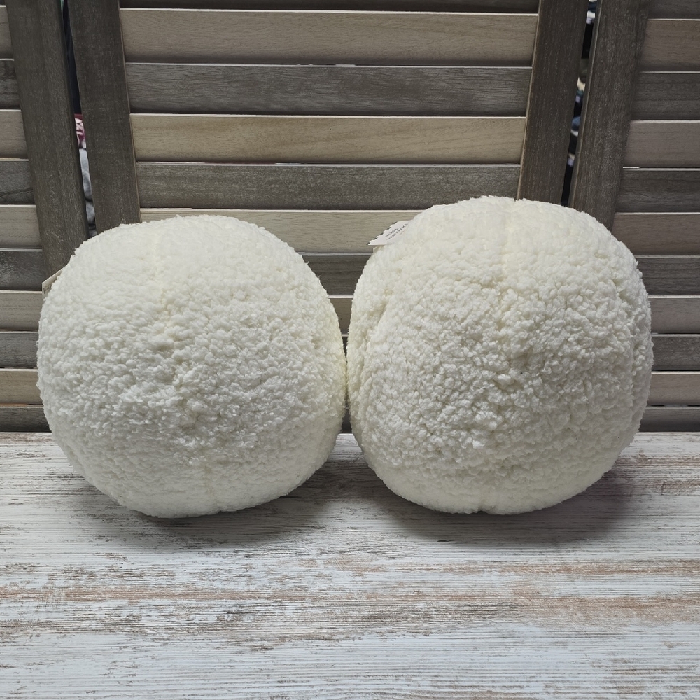 Set of 2 Sherpa Ball‑Shaped Toss Pillows